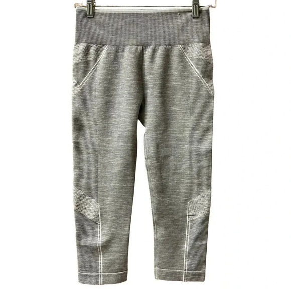 Ryka women’s cropped ribbed compression leggings. Size medium - Picture 1 of 5